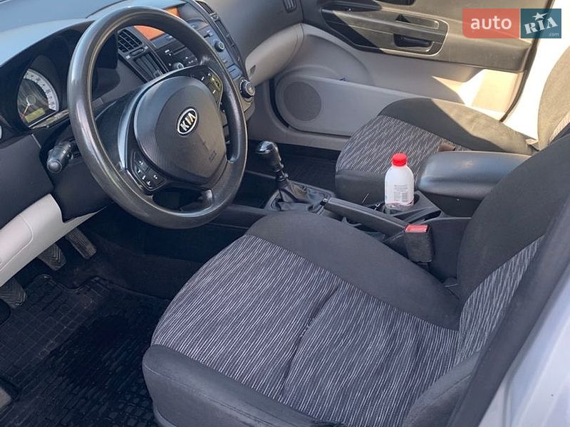 Хэтчбек Kia Ceed 2008 в Киеве