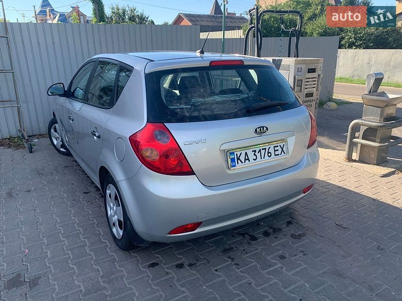 Хэтчбек Kia Ceed 2008 в Киеве