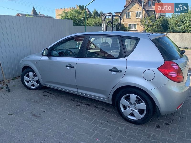 Хэтчбек Kia Ceed 2008 в Киеве