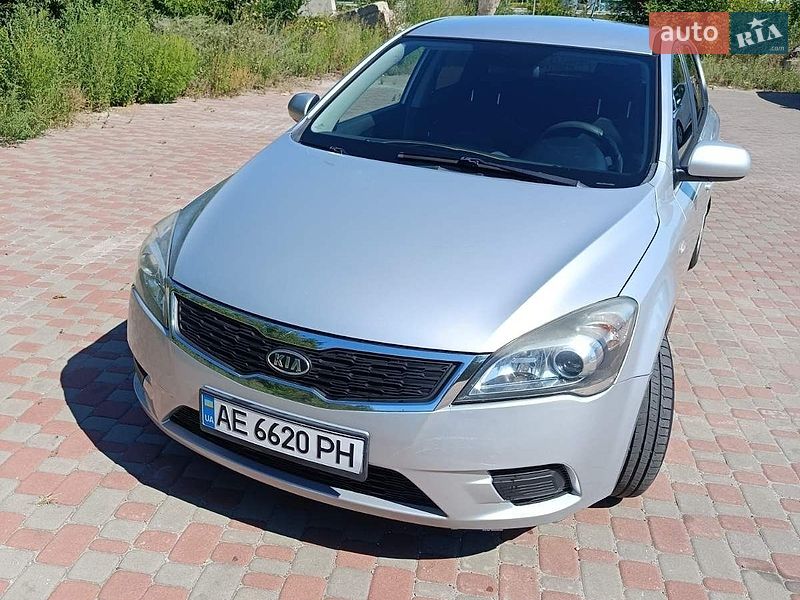 Хэтчбек Kia Ceed 2009 в Решетиловке