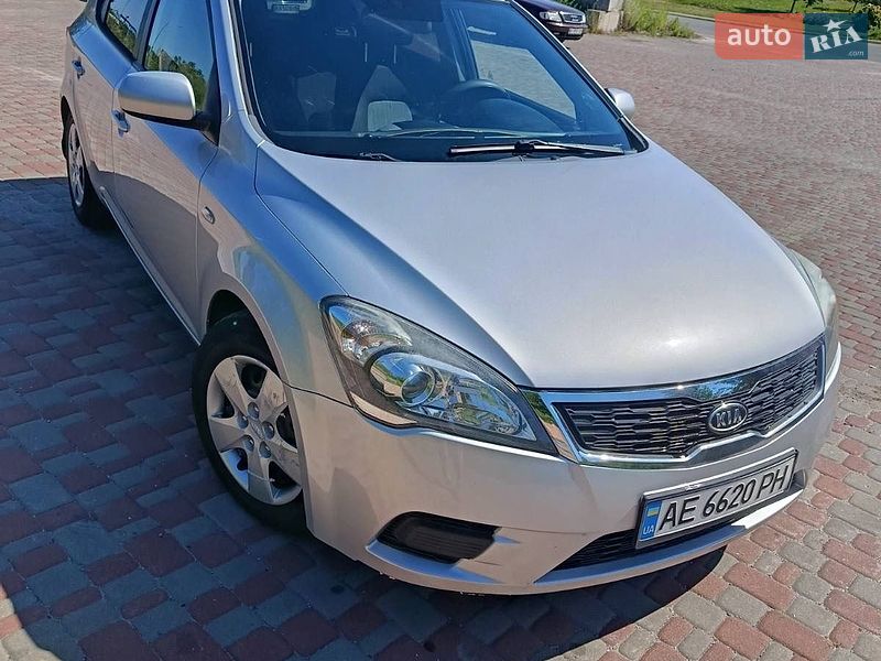 Хэтчбек Kia Ceed 2009 в Решетиловке