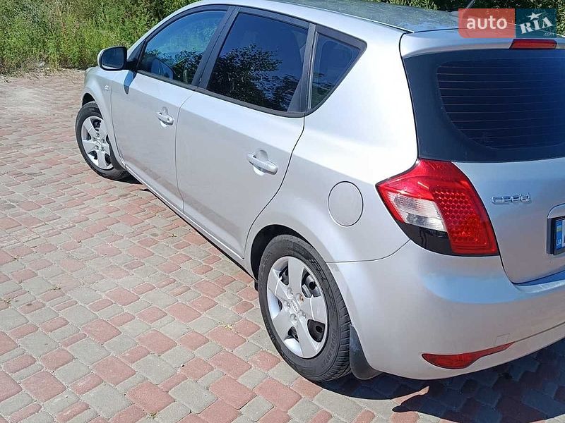 Хэтчбек Kia Ceed 2009 в Решетиловке