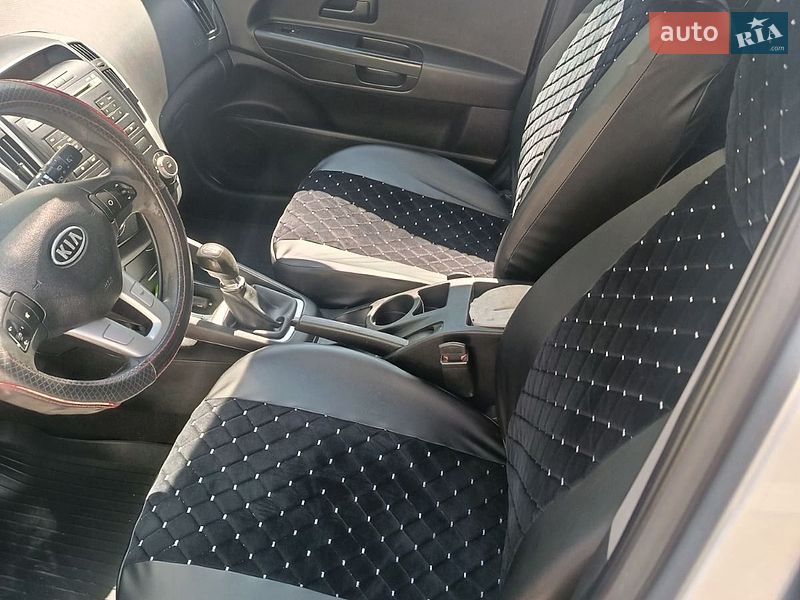 Хэтчбек Kia Ceed 2009 в Решетиловке