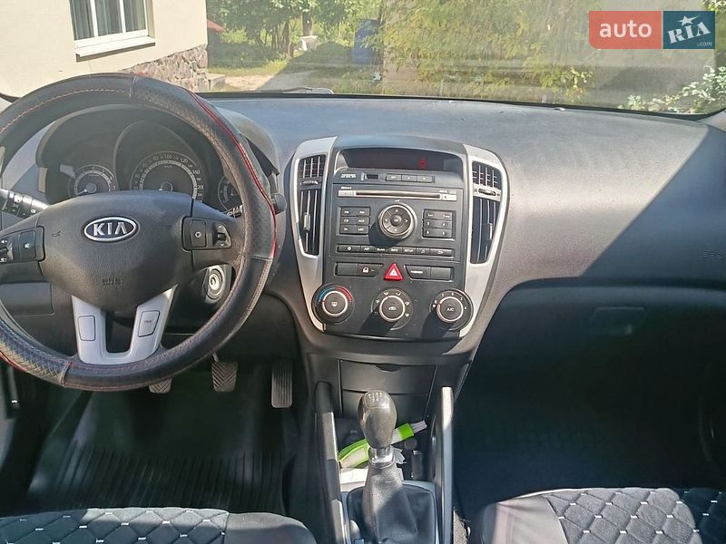 Хэтчбек Kia Ceed 2009 в Решетиловке