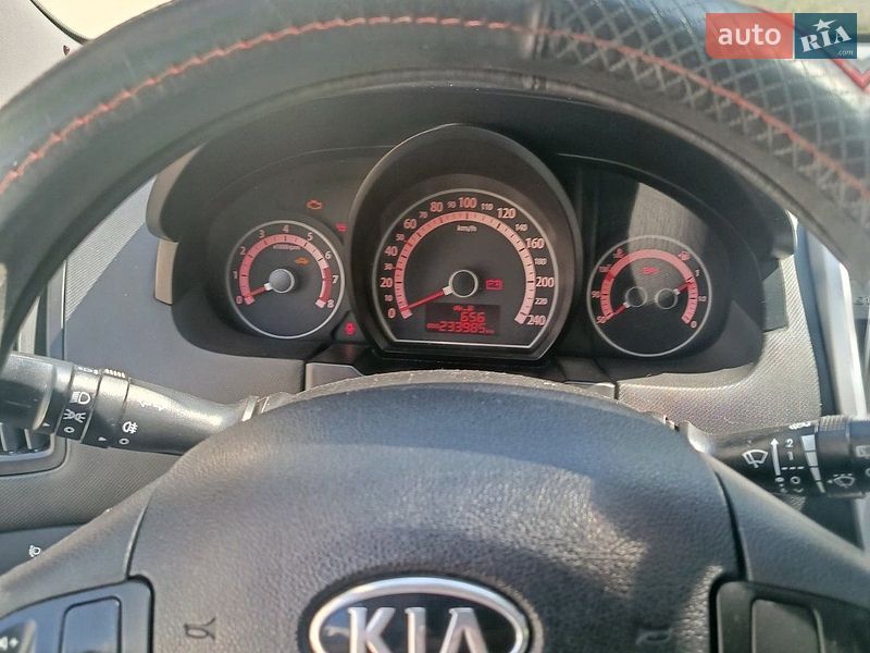 Хэтчбек Kia Ceed 2009 в Решетиловке