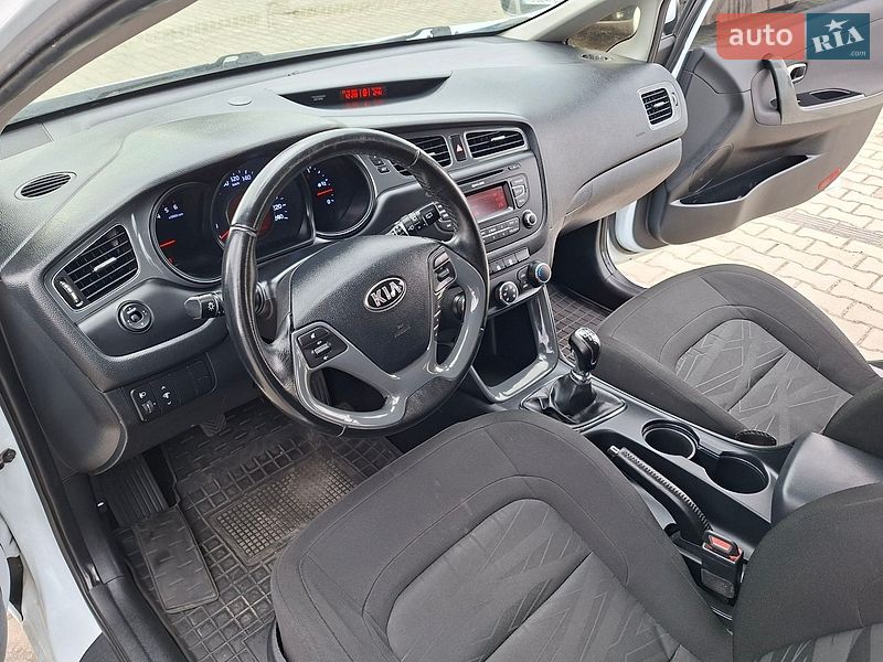 Хэтчбек Kia Ceed 2015 в Хусте