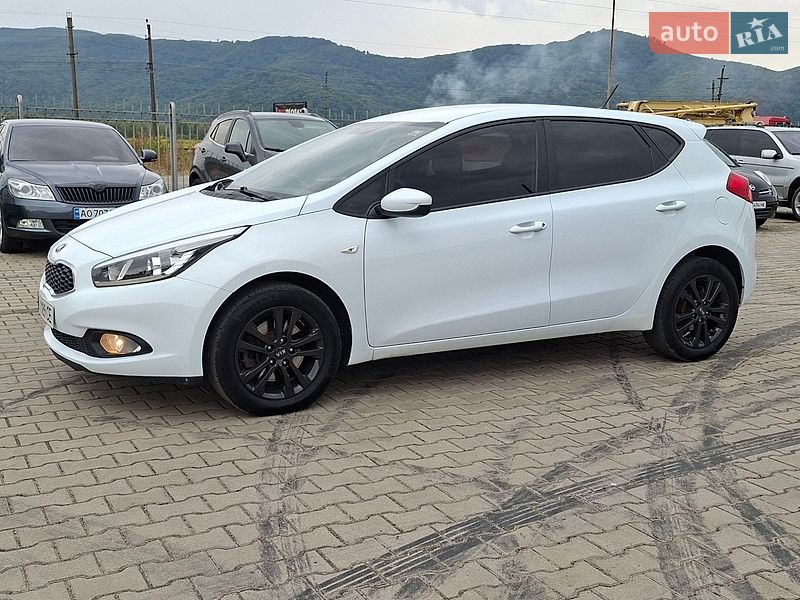 Хэтчбек Kia Ceed 2015 в Хусте