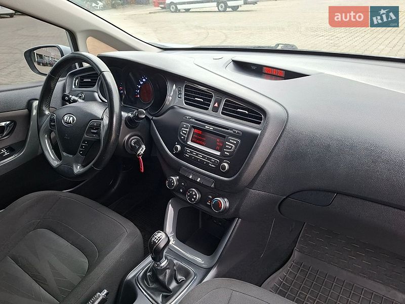 Хэтчбек Kia Ceed 2015 в Хусте