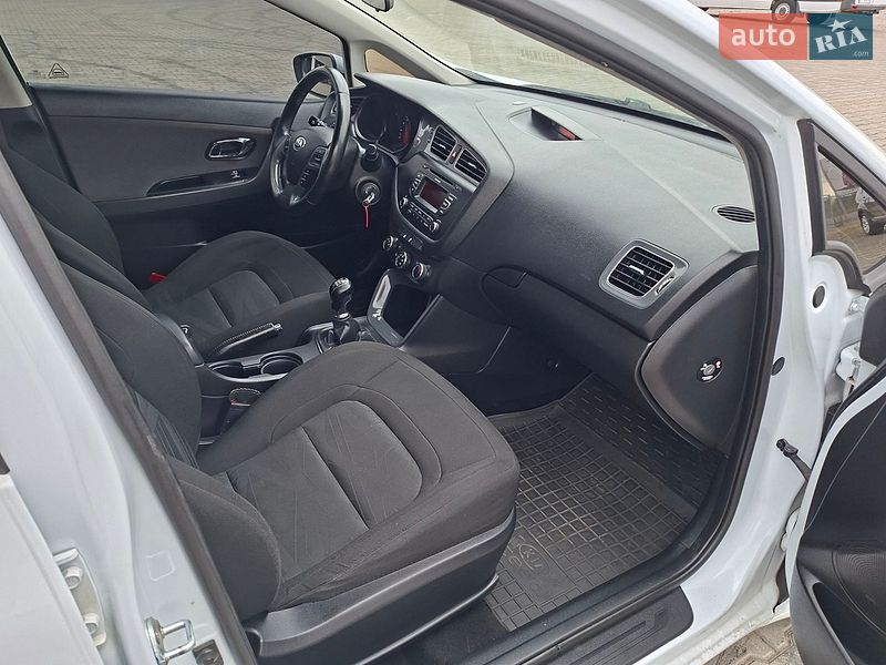 Хэтчбек Kia Ceed 2015 в Хусте