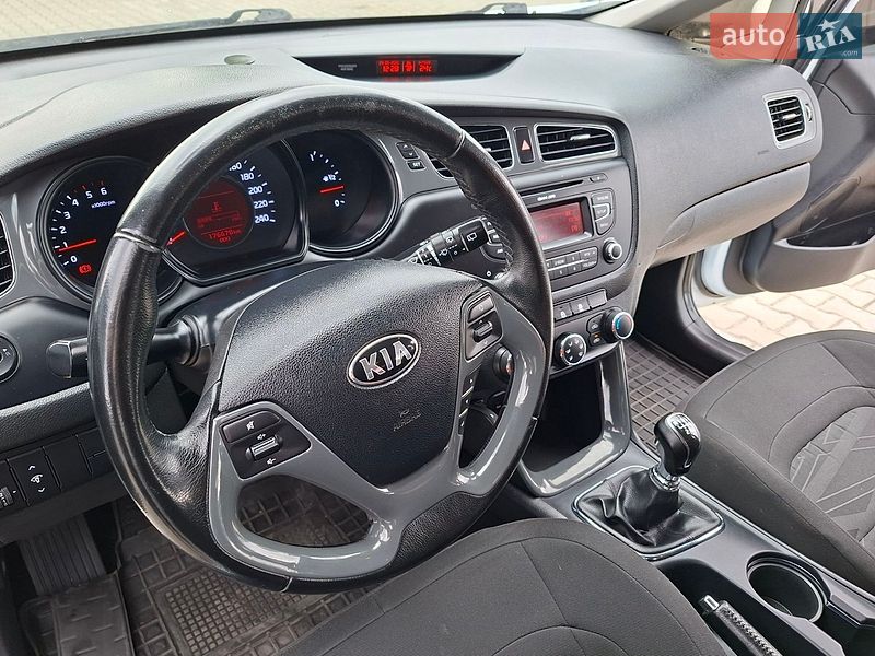 Хэтчбек Kia Ceed 2015 в Хусте