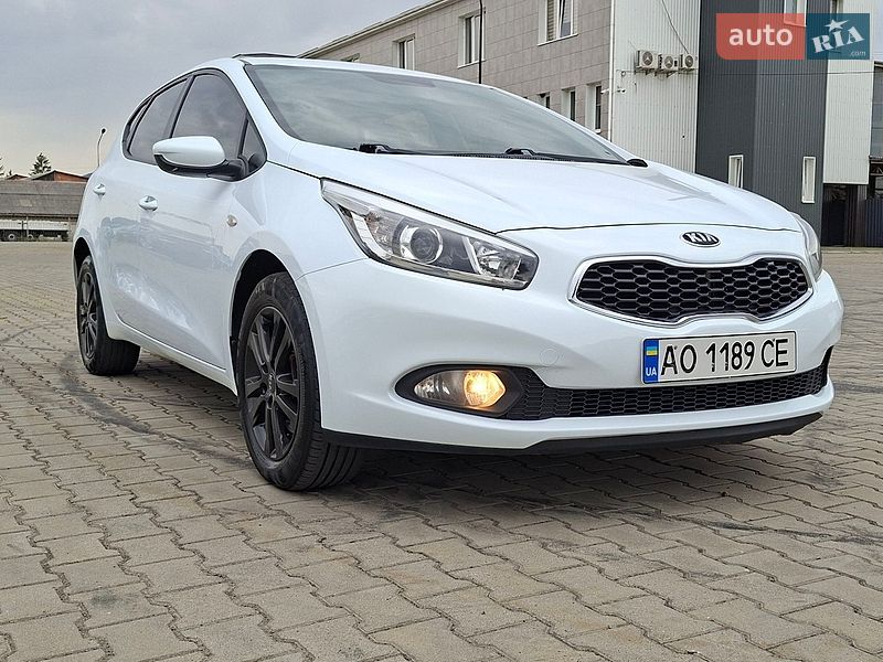 Хэтчбек Kia Ceed 2015 в Хусте