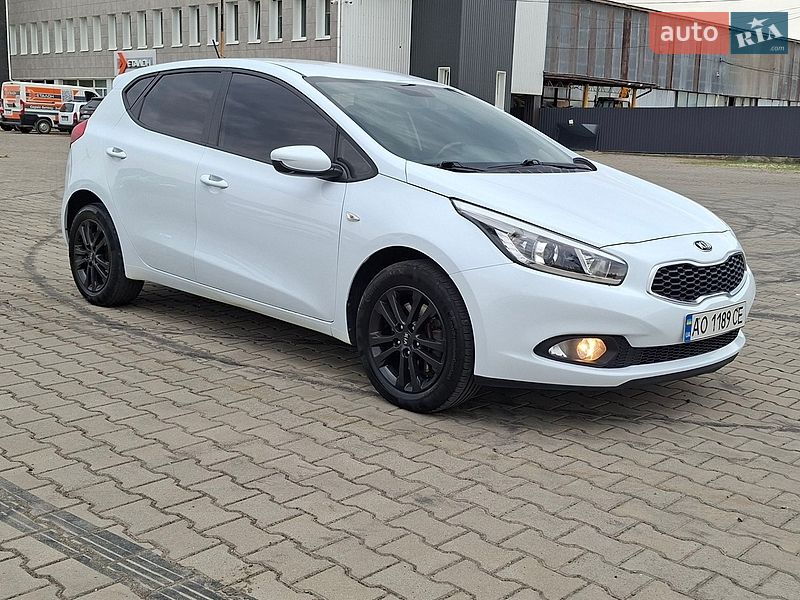Хэтчбек Kia Ceed 2015 в Хусте