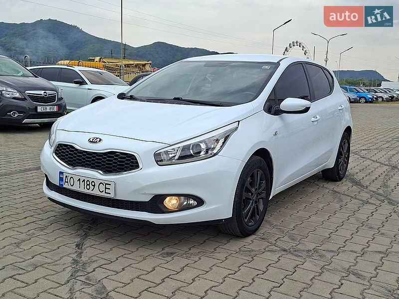 Хэтчбек Kia Ceed 2015 в Хусте