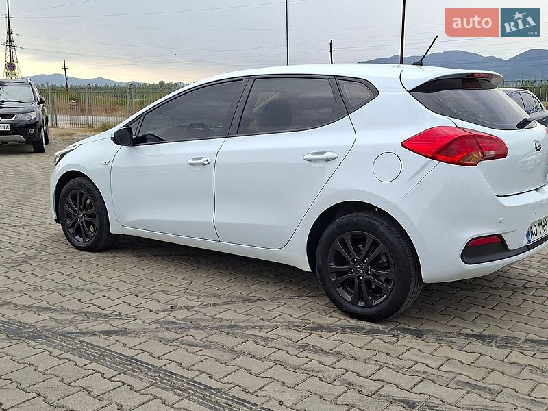 Хэтчбек Kia Ceed 2015 в Хусте