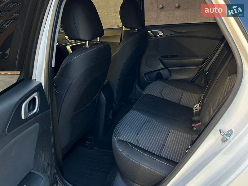 Хетчбек Kia Ceed 2023 в Києві