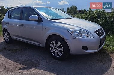 Хэтчбек Kia Ceed 2007 в Сарнах
