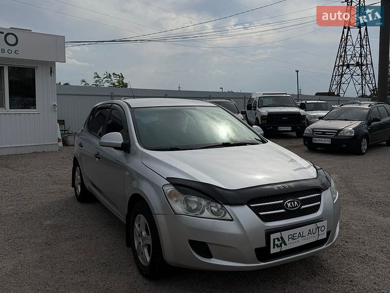 Хэтчбек Kia Ceed 2008 в Кропивницком