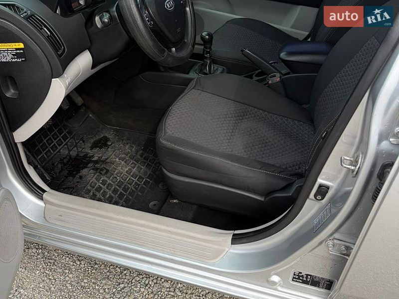 Хэтчбек Kia Ceed 2008 в Кропивницком