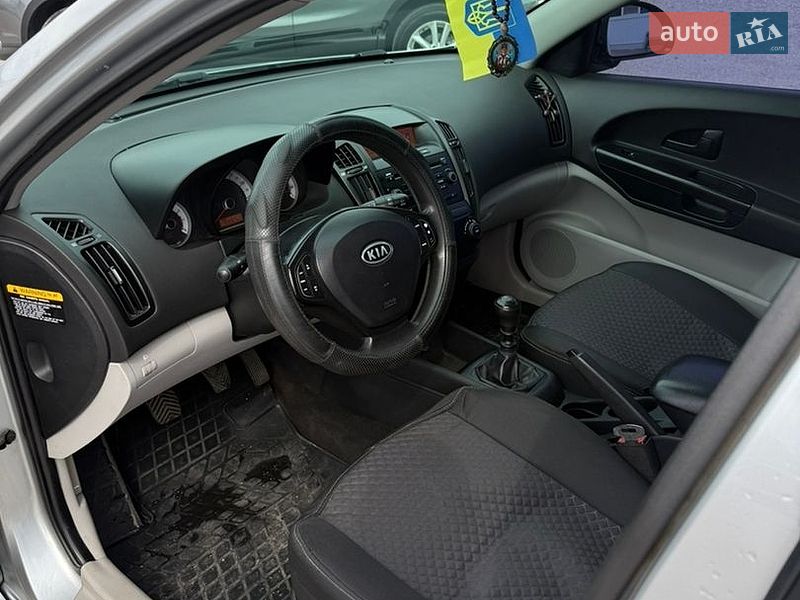 Хэтчбек Kia Ceed 2008 в Кропивницком