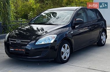 Хэтчбек Kia Ceed 2008 в Ужгороде