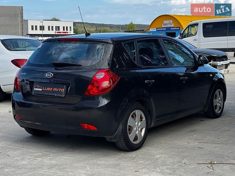 Хэтчбек Kia Ceed 2008 в Ужгороде