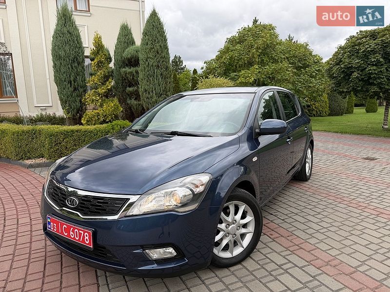 Хэтчбек Kia Ceed 2010 в Луцке