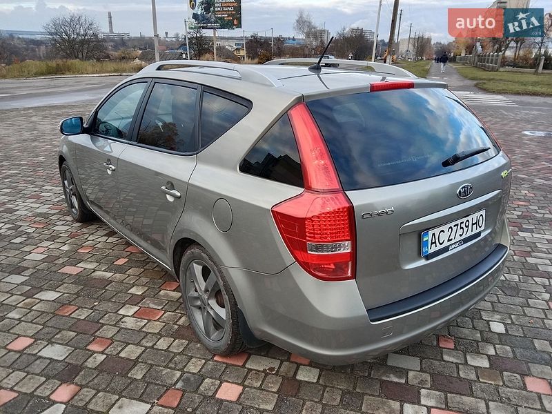 Универсал Kia Ceed 2012 в Нововолынске