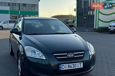 Хэтчбек Kia Ceed 2009 в Нововолынске