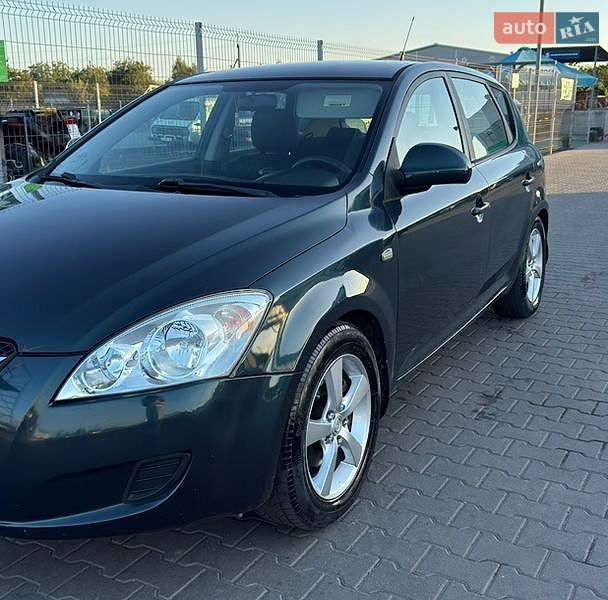 Хэтчбек Kia Ceed 2009 в Нововолынске