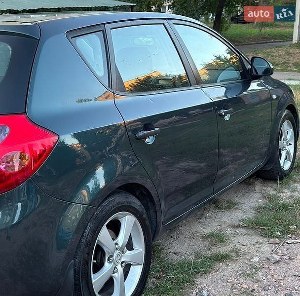 Хэтчбек Kia Ceed 2009 в Нововолынске