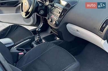 Хэтчбек Kia Ceed 2009 в Нововолынске