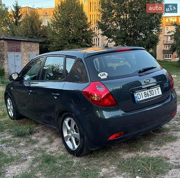 Хэтчбек Kia Ceed 2009 в Нововолынске