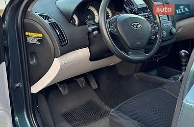 Хэтчбек Kia Ceed 2009 в Нововолынске