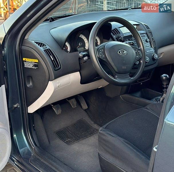 Хэтчбек Kia Ceed 2009 в Нововолынске
