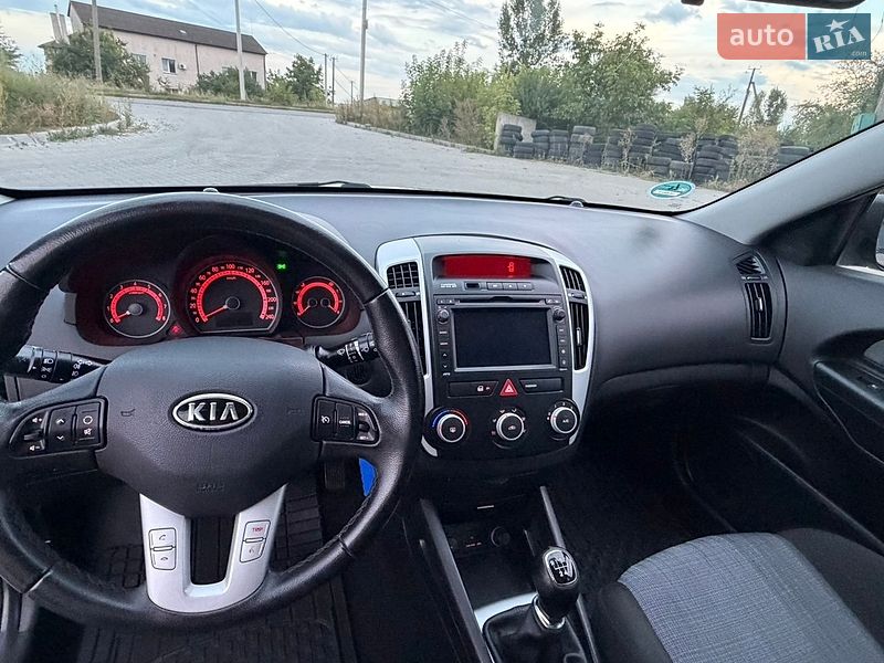 Універсал Kia Ceed 2010 в Ковелі