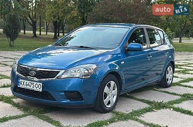 Хэтчбек Kia Ceed 2009 в Харькове