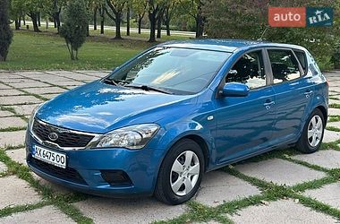 Хэтчбек Kia Ceed 2009 в Харькове