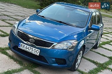 Хэтчбек Kia Ceed 2009 в Харькове