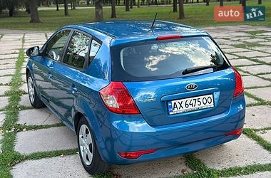 Хэтчбек Kia Ceed 2009 в Харькове