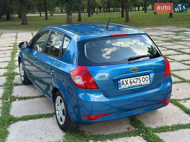 Хэтчбек Kia Ceed 2009 в Харькове