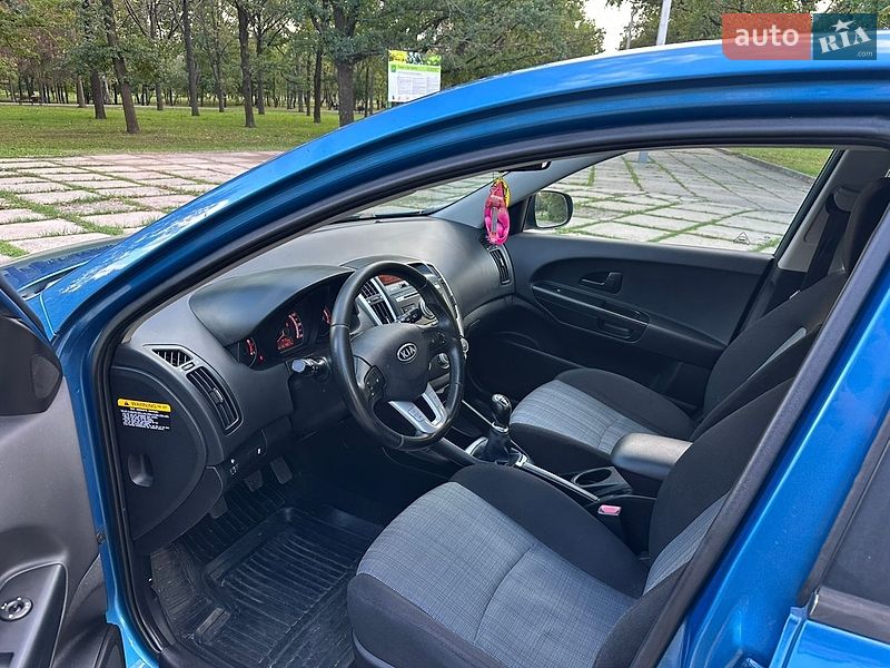 Хэтчбек Kia Ceed 2009 в Харькове