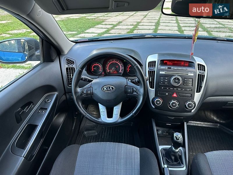 Хэтчбек Kia Ceed 2009 в Харькове