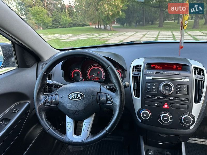 Хэтчбек Kia Ceed 2009 в Харькове
