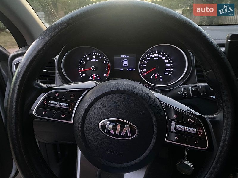 Универсал Kia Ceed 2021 в Хмельницком