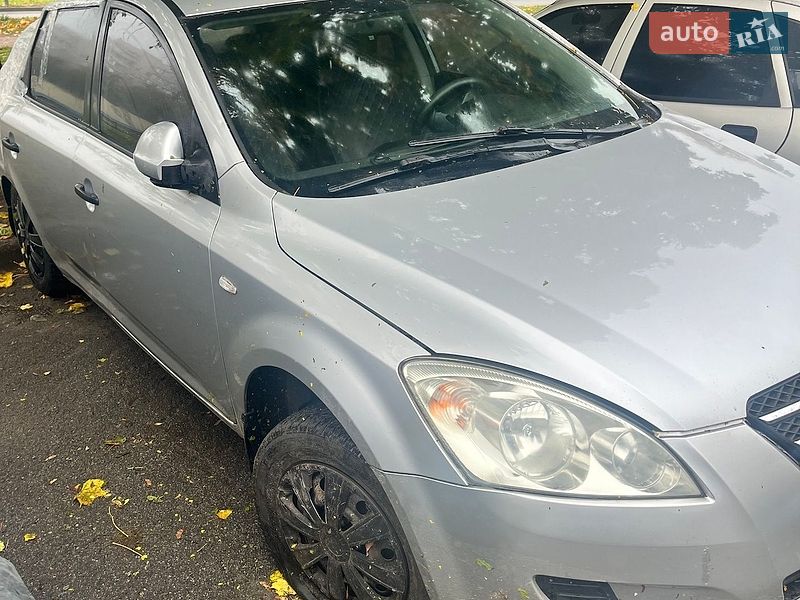 Хэтчбек Kia Ceed 2008 в Киеве
