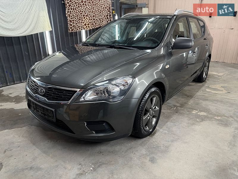 Универсал Kia Ceed 2010 в Луцке