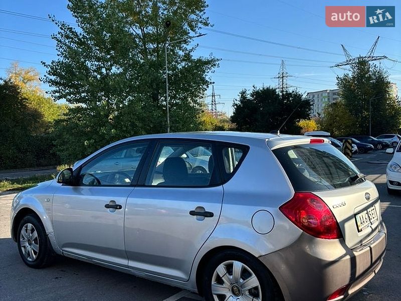 Хэтчбек Kia Ceed 2008 в Киеве