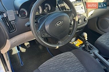Хэтчбек Kia Ceed 2008 в Киеве