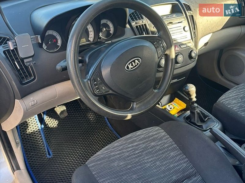 Хэтчбек Kia Ceed 2008 в Киеве