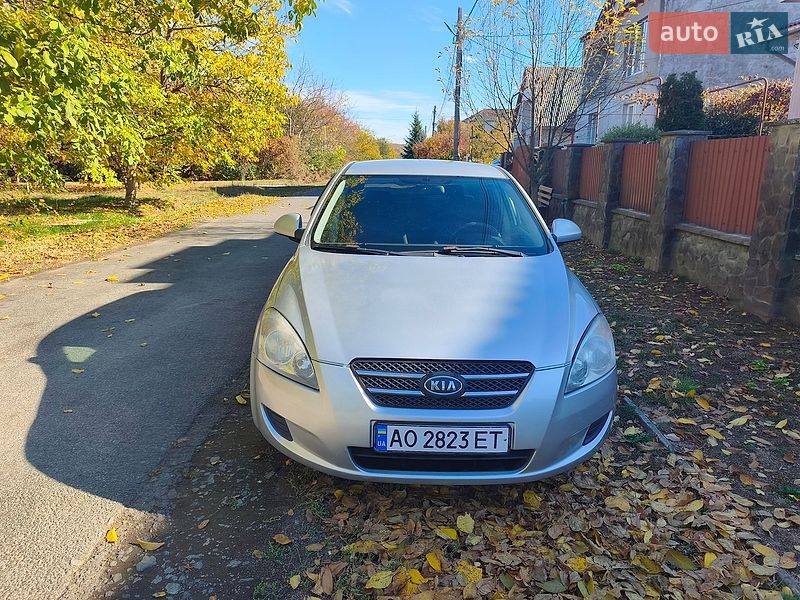 Хетчбек Kia Ceed 2008 в Ужгороді
